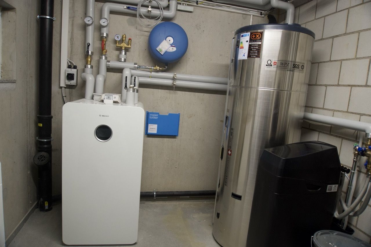 Neue Heizzentrale mit Speicher, installiert von HausTech Plus